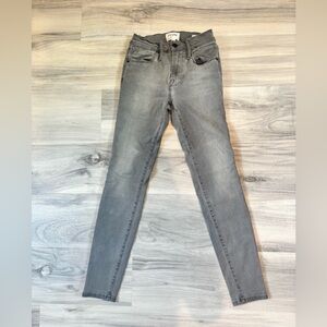 Frame Denim Women's Skinny Jeans in light gray